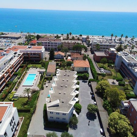 Hotel L'Etape Villeneuve-Loubet Exterior foto